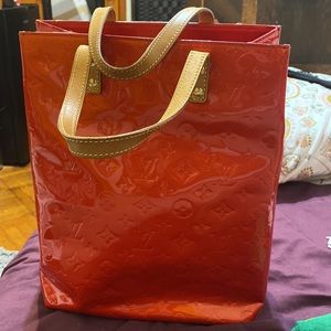 LOUIS VUITTON RED VERNIE SAC PLAT 230033120 code inside bag